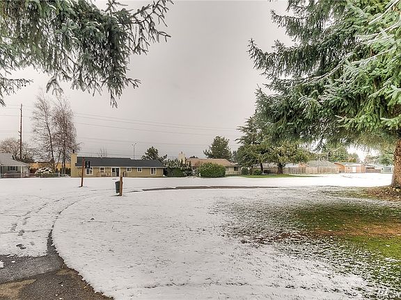 3rd image of 5911 E Sarazen St SE