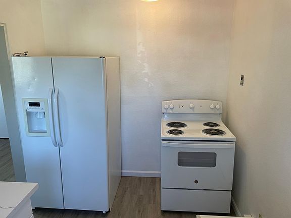 4th image of 2-759 Woodford Ave N Unit 2
