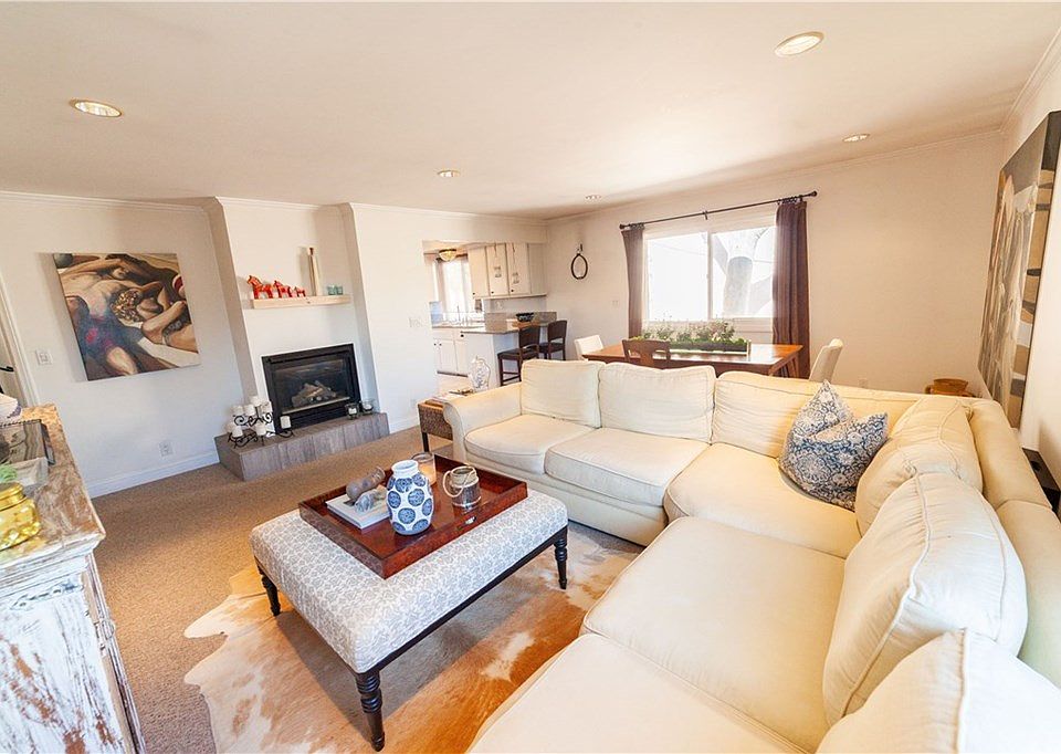 2nd image of 515 W Franklin Ave