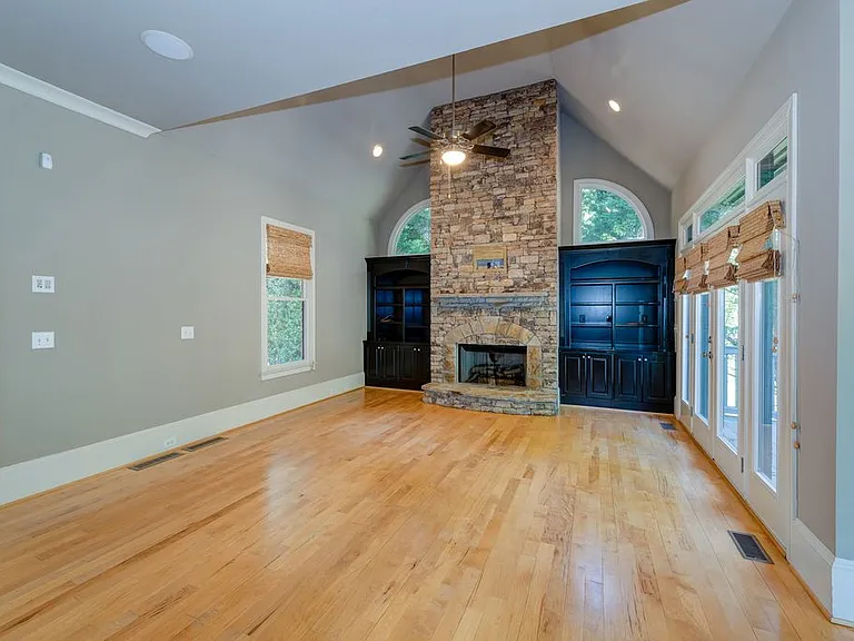 950 Glengate Pl — Photo 42