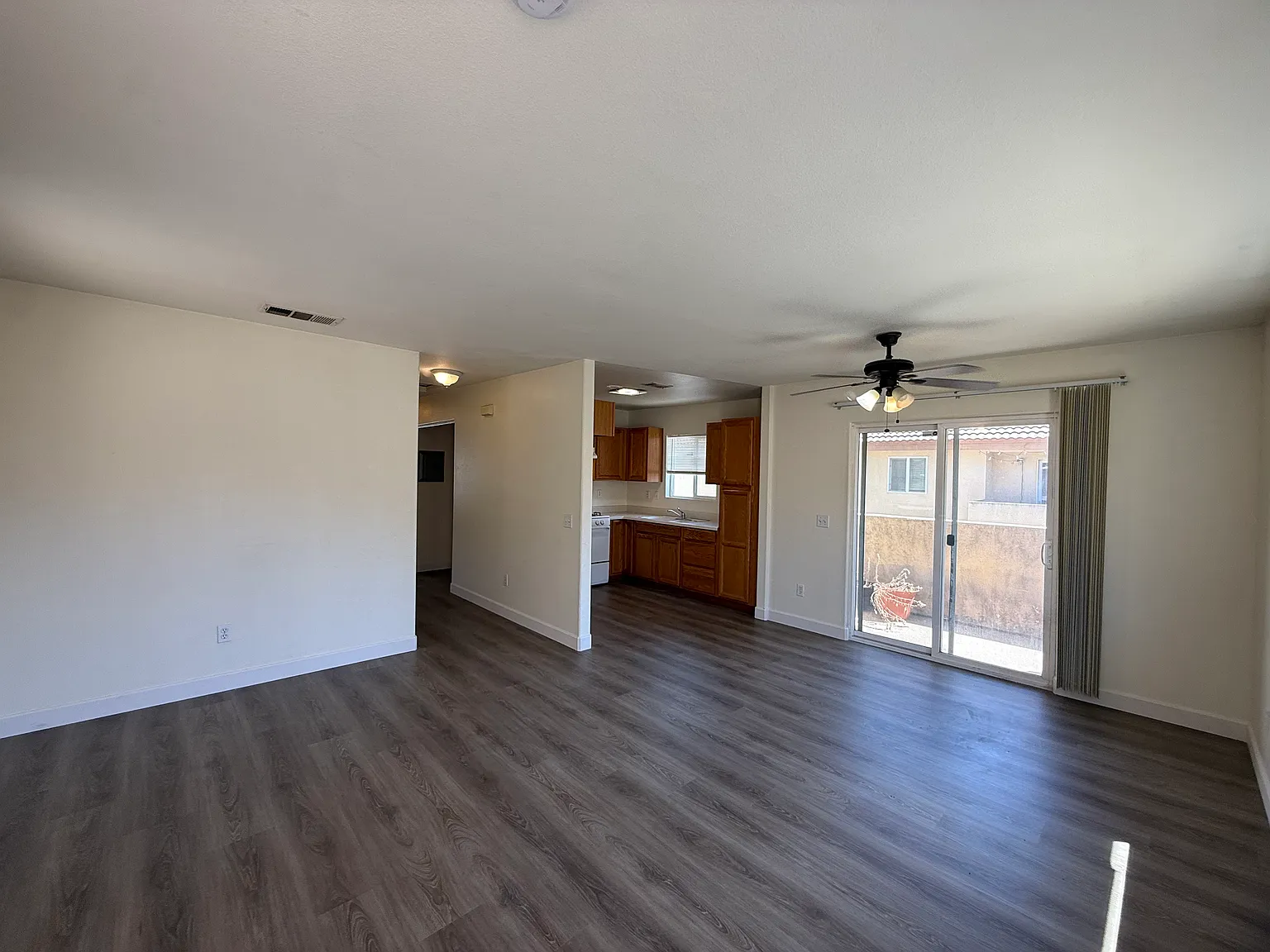 2 bed, 900 sqft, $2,075 — Photo 3