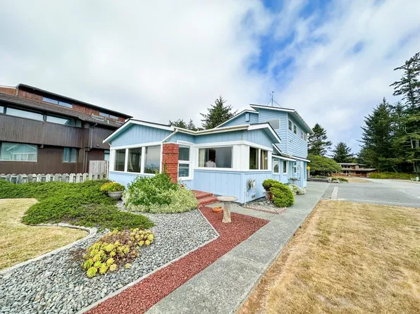 606 N Pebble Beach Dr, Crescent City, CA 95531