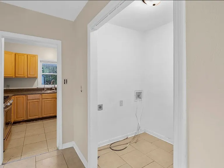 6261 Alexander St — Photo 9