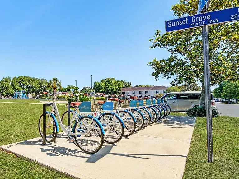 Park at Lake Magdalene Apartments and Townhomes — Photo 24