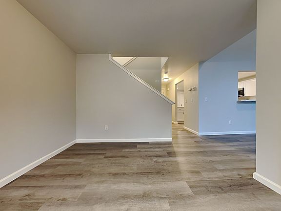5th image of 8849 Wallingford Ln NE
