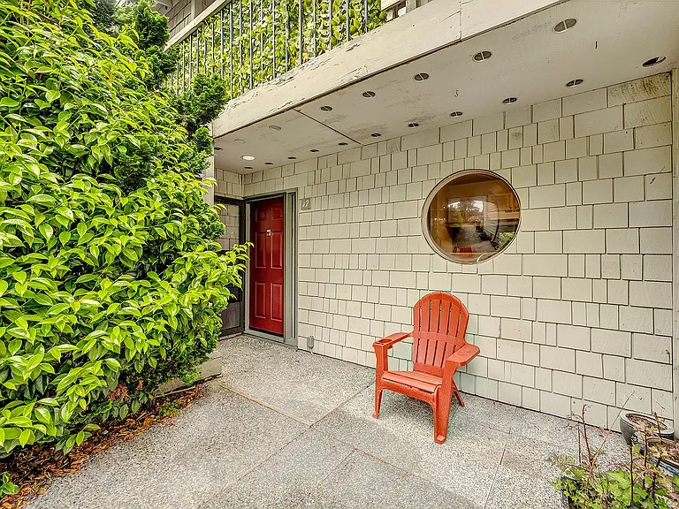 22715 Lakeview Dr #J2 — Photo 3