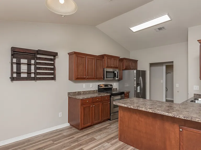8770 Kennedy Dr — Photo 6
