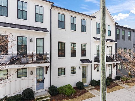 2nd image of 144 Chestnut Cir