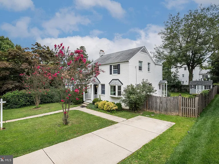9315 Linden Ave — Photo 2