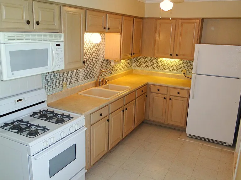 3302 Olsen Dr — Photo 6
