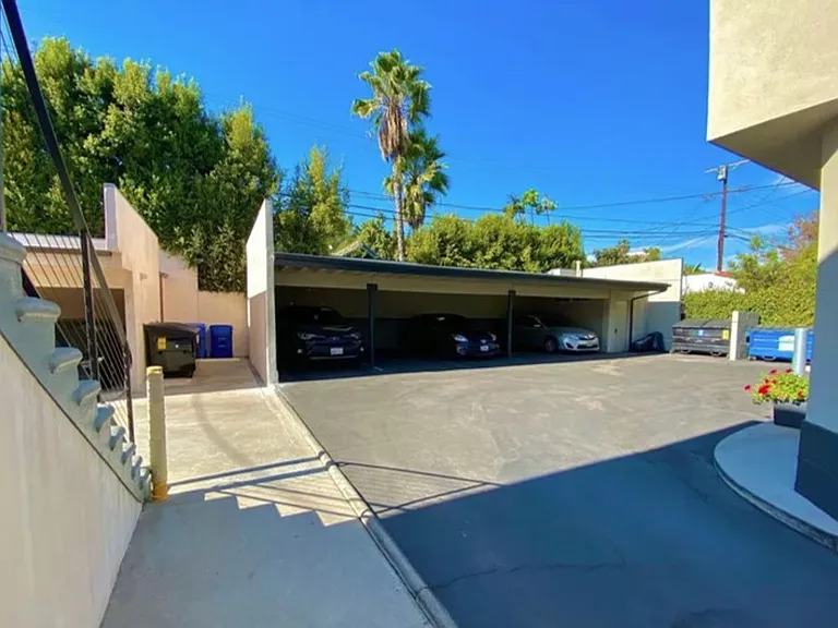 1111 S Cochran Ave — Photo 15