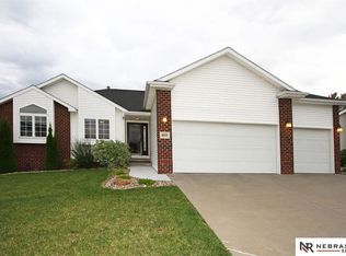 1833 Arctic Dr, Lincoln, NE 68521