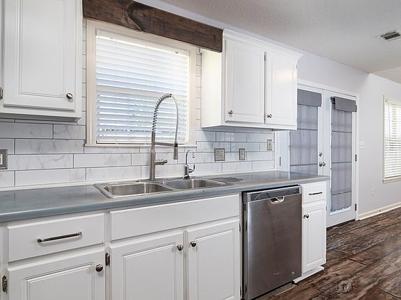4th image of 313 Eagle Dr