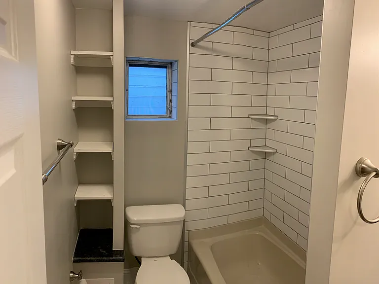 638 Catharine St #3 — Photo 18