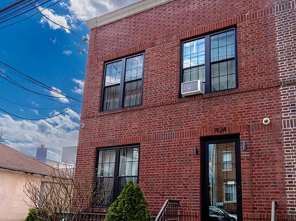 1924 22nd Dr, Astoria, NY 11105