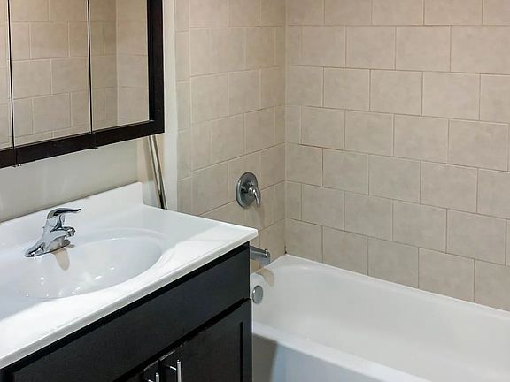 4th image of 875 W Lill Ave #1C
