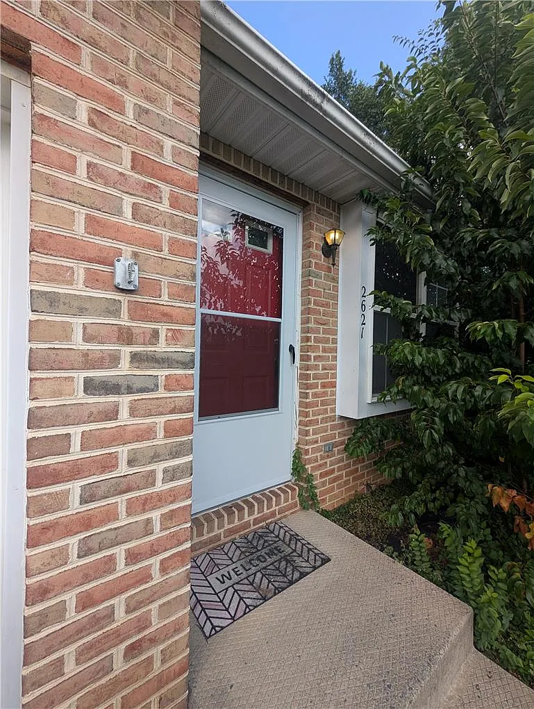 3 bed, 2.5 bath, 1856 sqft, $2,200 — Photo 1