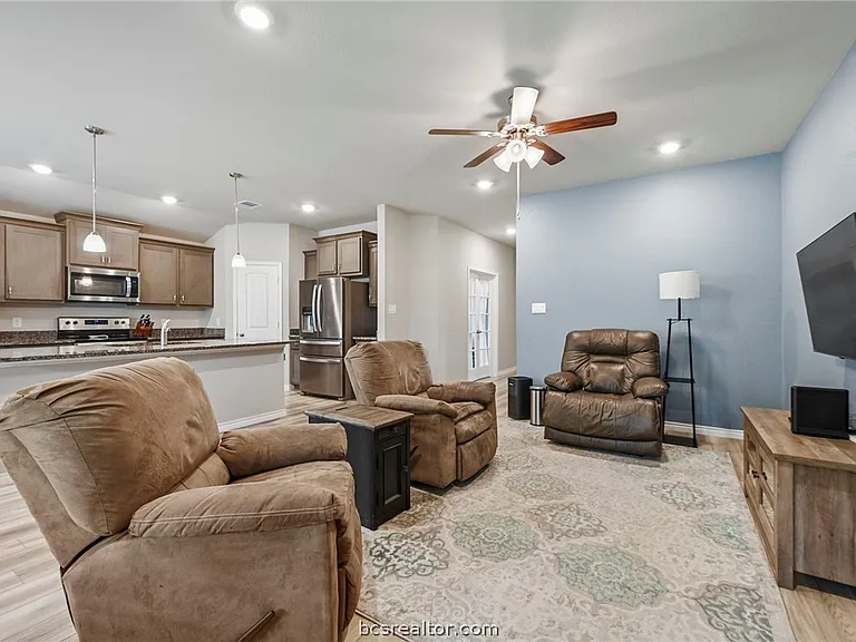 2042 Rock Ridge Ave — Photo 5