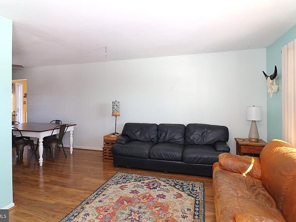 5th image of 11210 Edgewood Dr