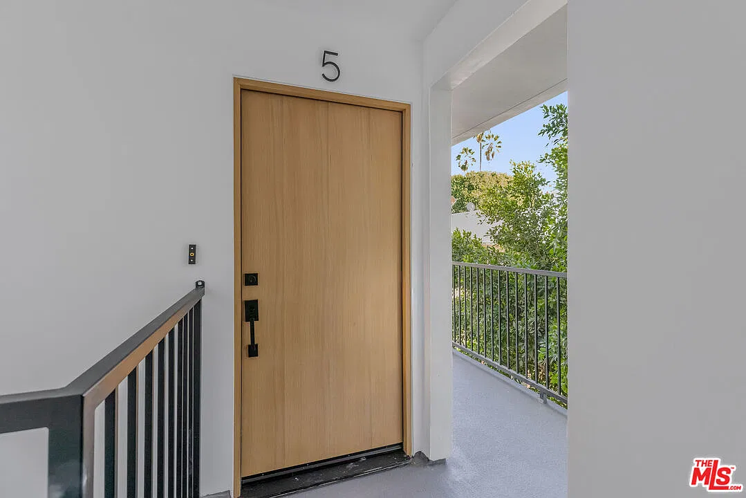 2 bed, 2.0 bath, 1024 sqft, $5,000 — Photo 4