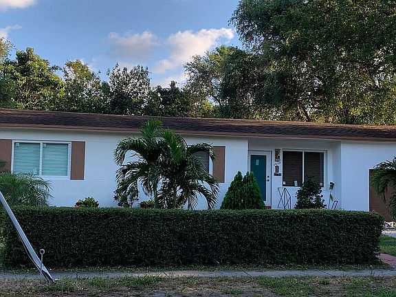 2nd image of 1030 NE 129th St