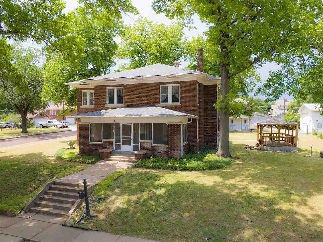 1020 S 8th St, Ponca City, OK 74601 | MLS #40402 | Zillow