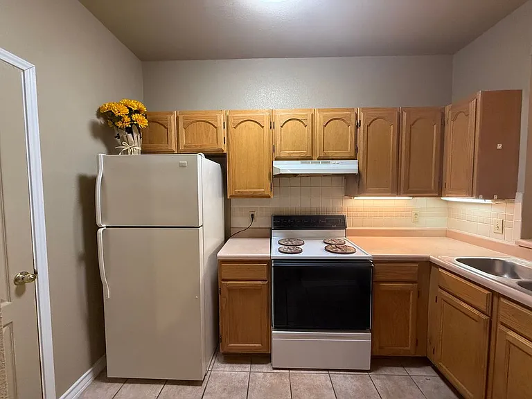 1401 E Gustavus St #16 — Photo 6