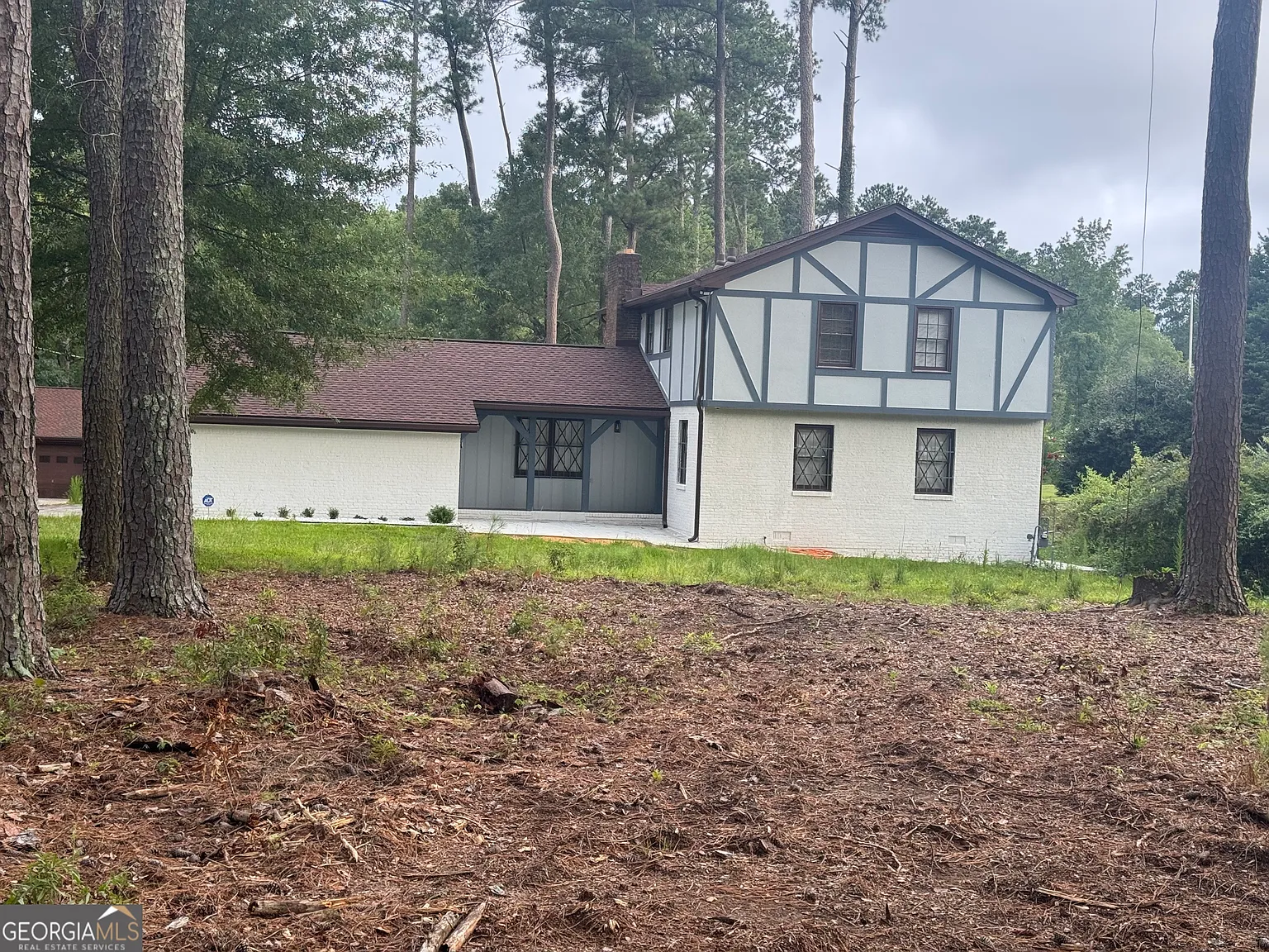4 bed, 4.0 bath, 2100 sqft, $2,325 — Photo 1