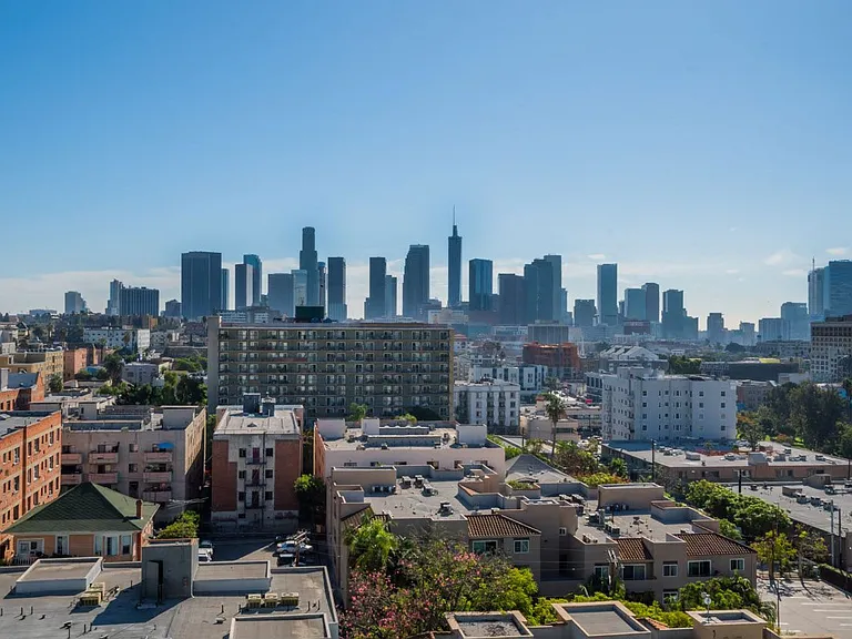 Chateau Nob Hill Apartments — Photo 22