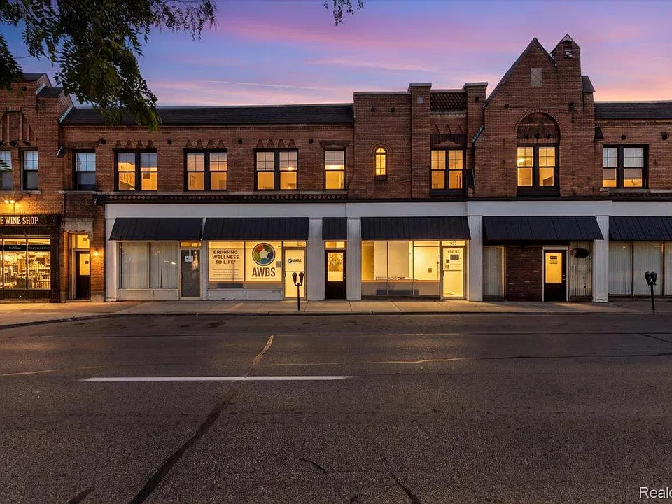 15210 E Jefferson Ave #202