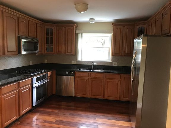 Eat-in Kitchen