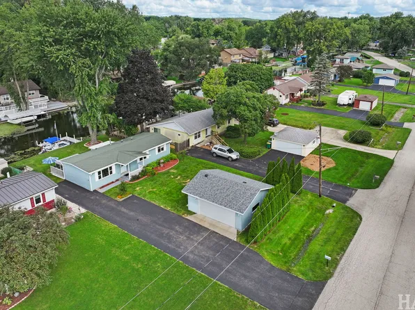 614 Livingston St, McHenry, IL 60050