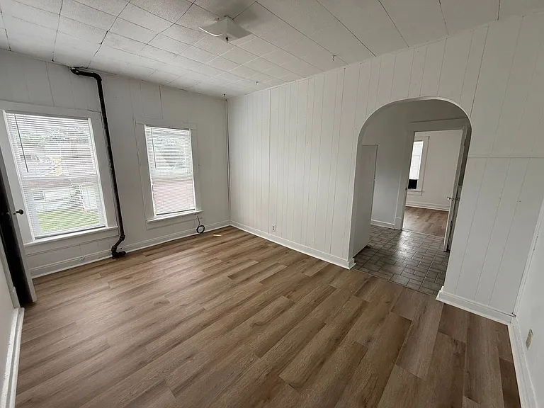 100 S College Ave #5 — Photo 3