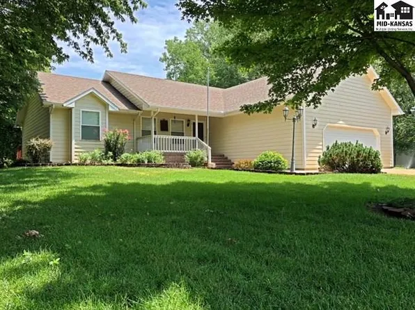 7204 Hickory Way, Hutchinson, KS 67502