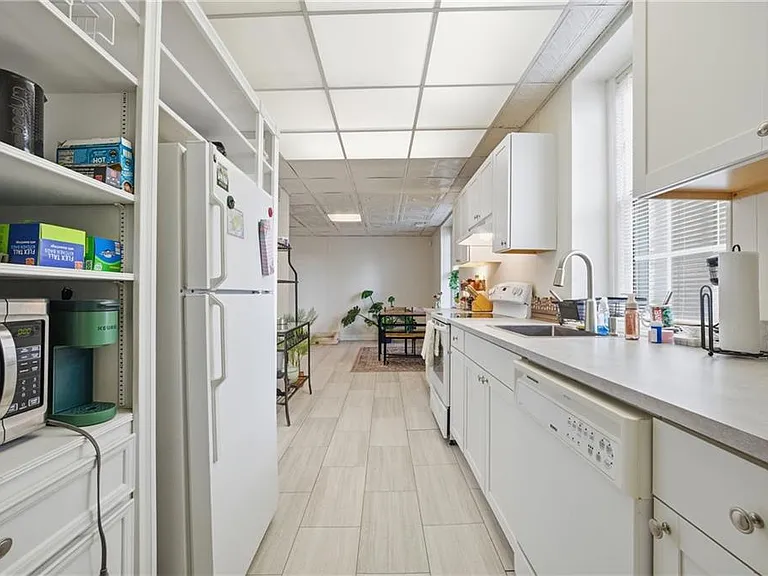 1015 Colonial Ave #4 — Photo 3