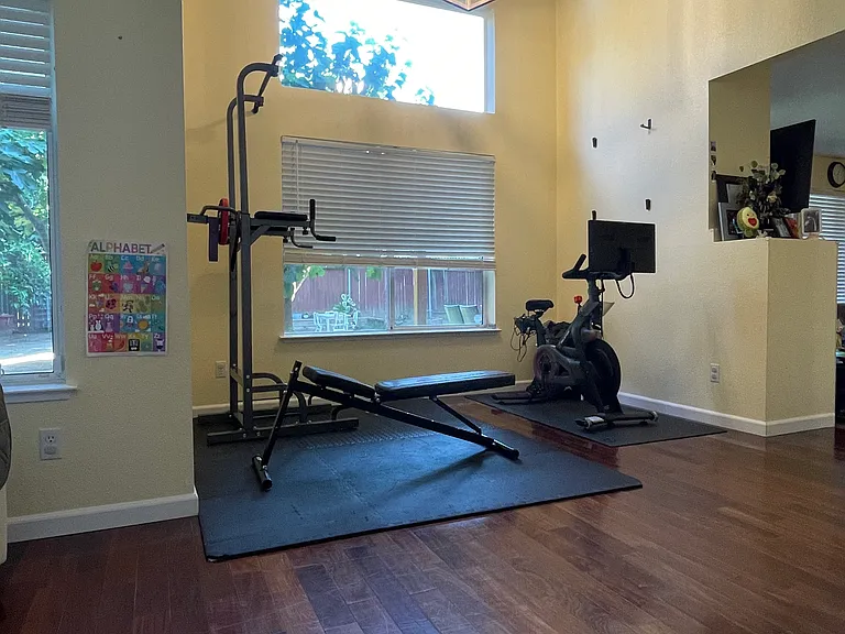 9425 Village Tree Dr — Photo 25