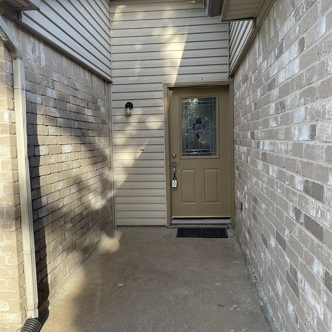 3 bed, 2.0 bath, 1263 sqft, $1,795 — Photo 2