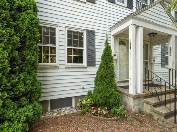 196 Quincy Shore Dr #B, Quincy, MA 02171