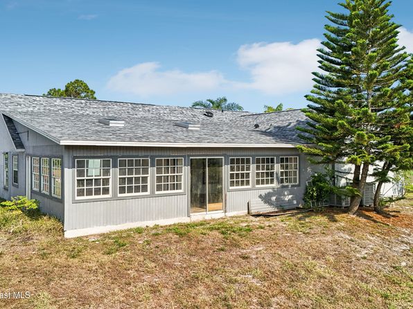 169 Day Dr, Sebastian, FL 32958