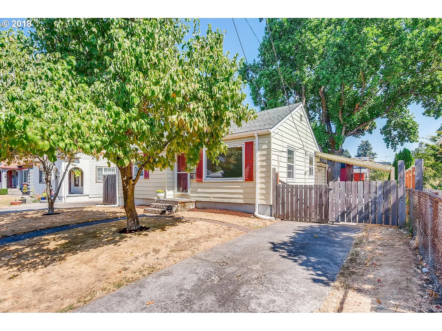 3220 SE 65th Ave photo 1