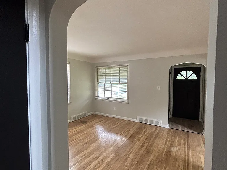 McKinney St — Photo 16