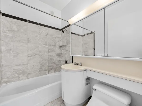 200 East 32nd Street image 6 of 11