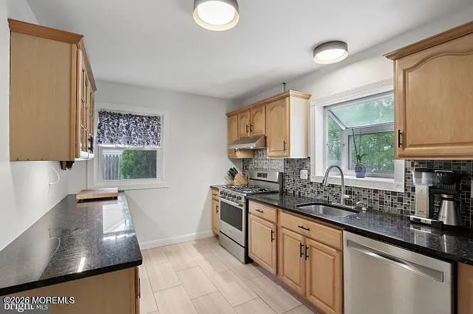 14 Virginia Dr — Photo 7