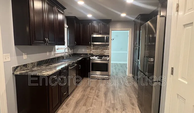 8112 Stillbreeze Dr — Photo 4