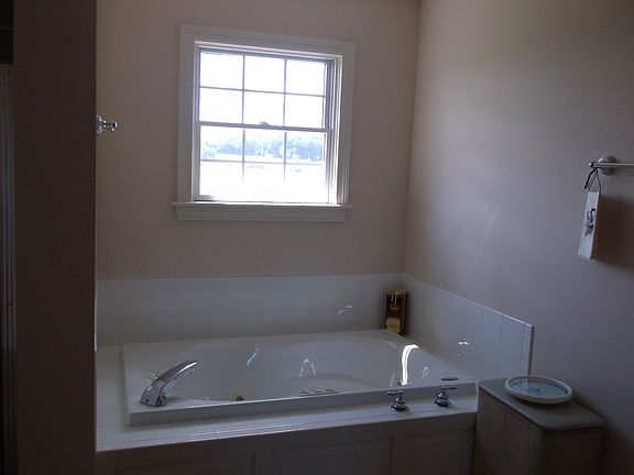 5th image of 426 Mountainview Dr