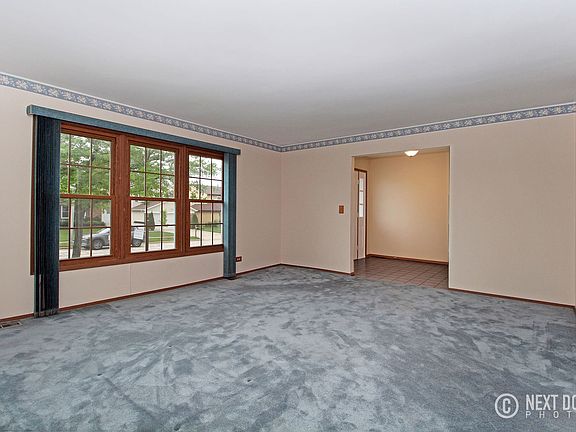 4th image of 121 Fleetwood Dr