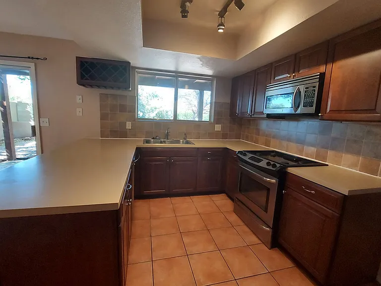 2604 Inverrary Dr — Photo 11