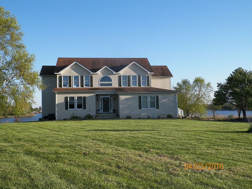 Sits right on Swan Creek