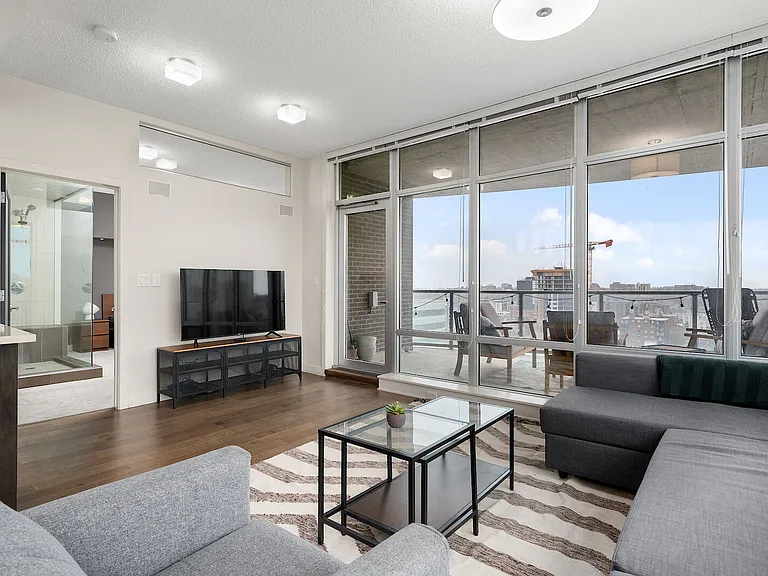 530 12th Ave SW #1201 — Photo 9