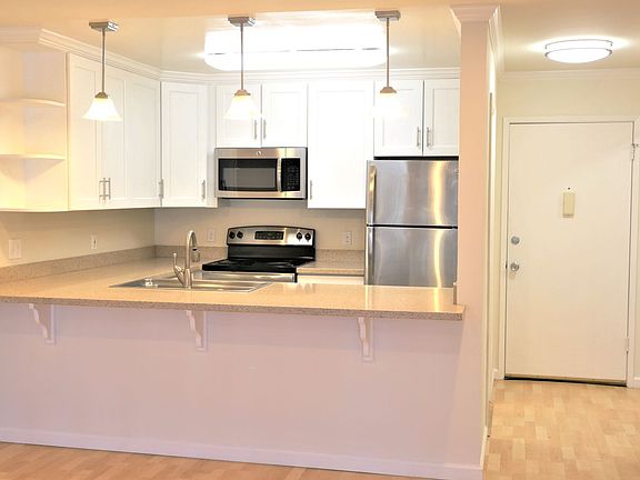 3rd image of 1101 Village Dr Unit 6